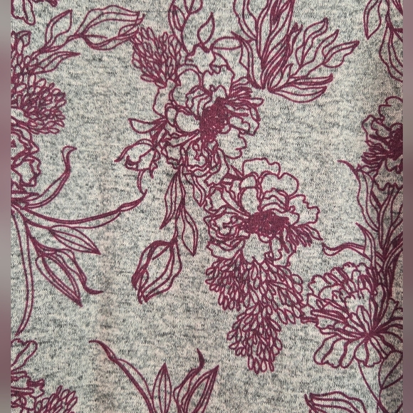 Women's St. John's Bay Pullover Sweater in Gray and Burgundy, Size M - Picture 5 of 14